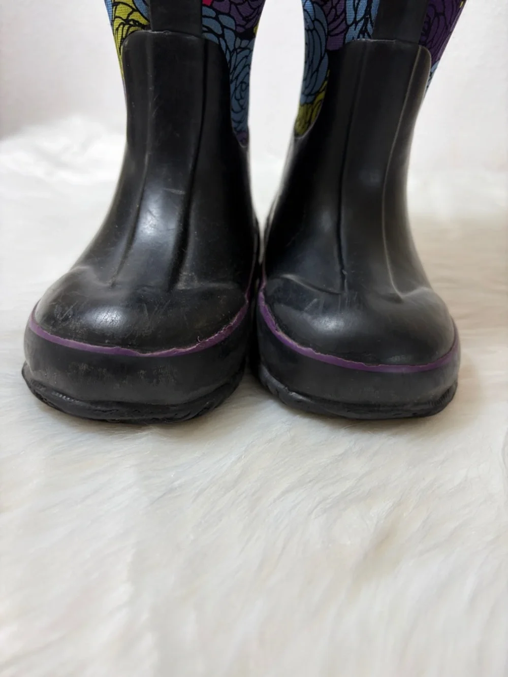 BOGS Classic Black Rosey Floral Pull-On Rain Snow Boots